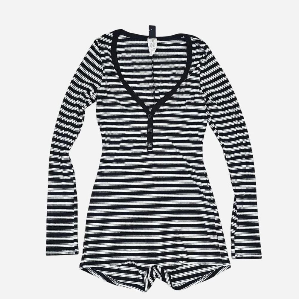 black white striped short shorts long sleeve windsor nwt onsie